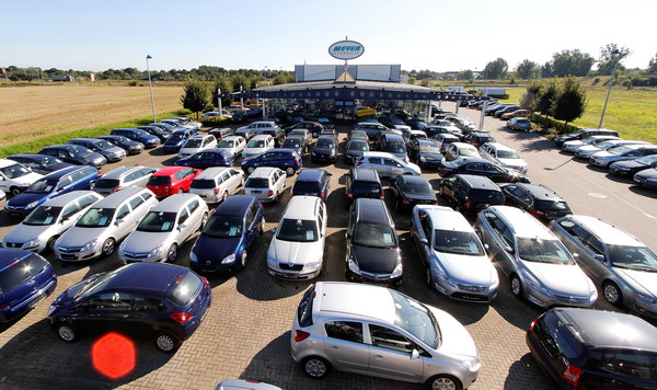 Hochbild Autohaus bei Magdeburg (Luftbilder)