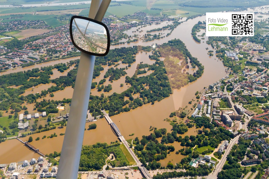 Das Hochwasser 2013 in Magdeburg aus der Luft - Luftbildaufnahme